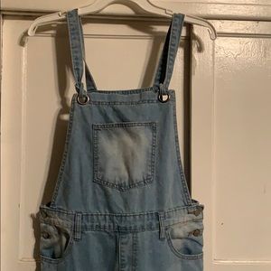 Lulu’s Light denim overalls/jumpsuit